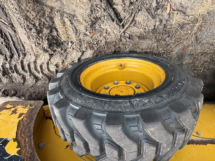 2014-caterpillar-226b3-image-43