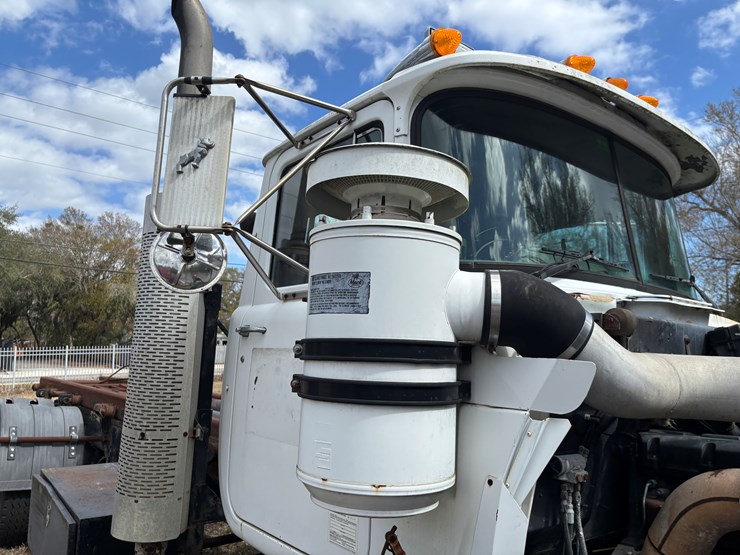 1999-mack-rd600-image-60