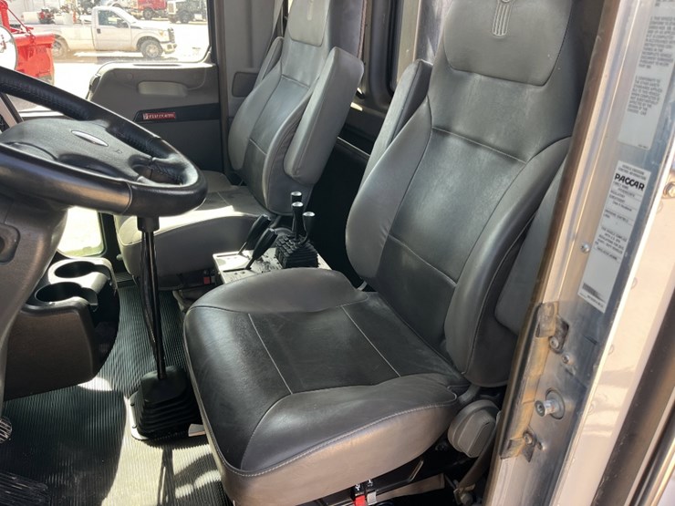 2015-kenworth-t800-image-17