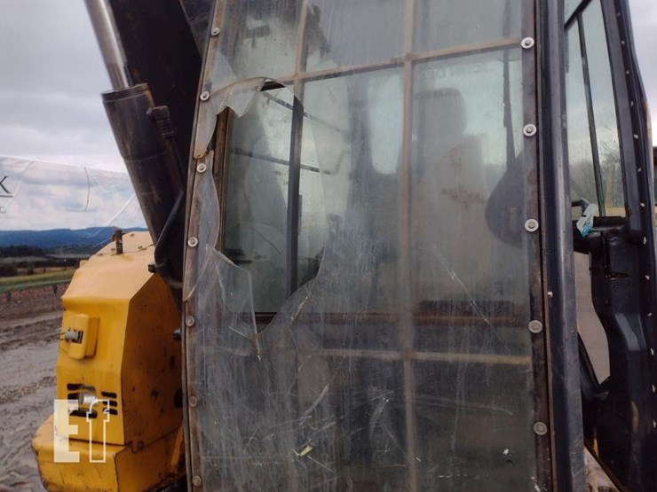 2019-deere-75g-image-49