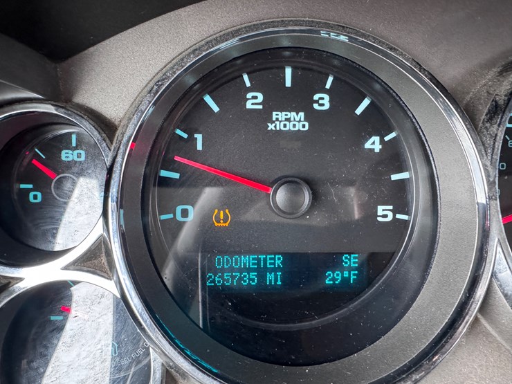 2010-chevrolet-2500hd-image-34