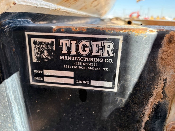 2009-mack-pinnacle-t/a-daycab-vacuum-truck-image-8