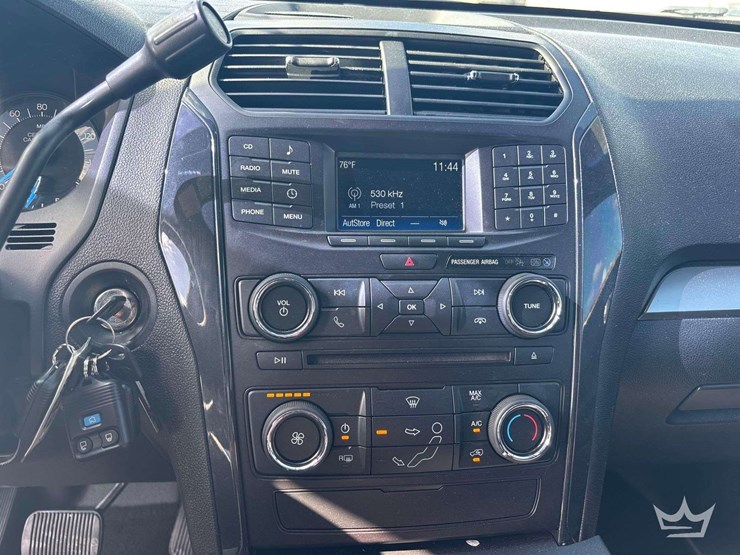 2018-ford-explorer-image-15