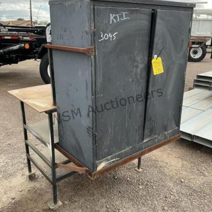 28IN X 4FT STEEL WORK TABLE W/ VICE & CABINET