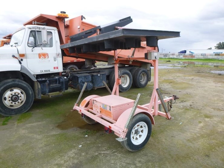 wanco-wtsp-towable-arrow-board-image-3