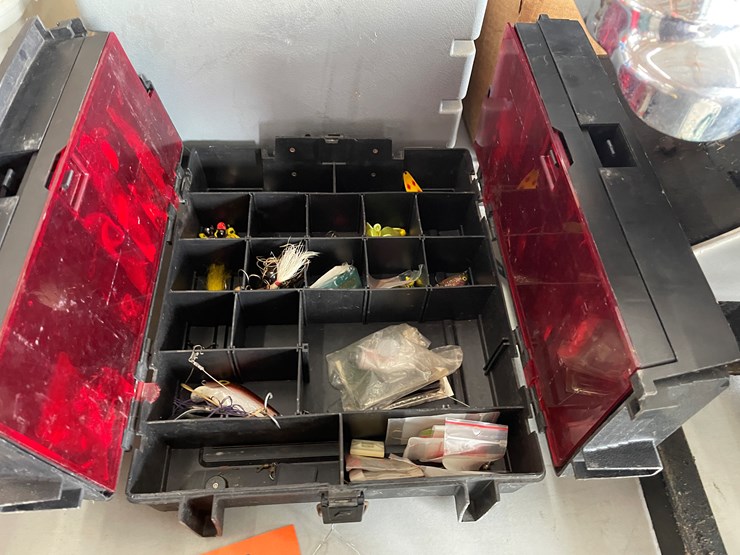 #7609-•-phantom-plano-tackle-box-image-1