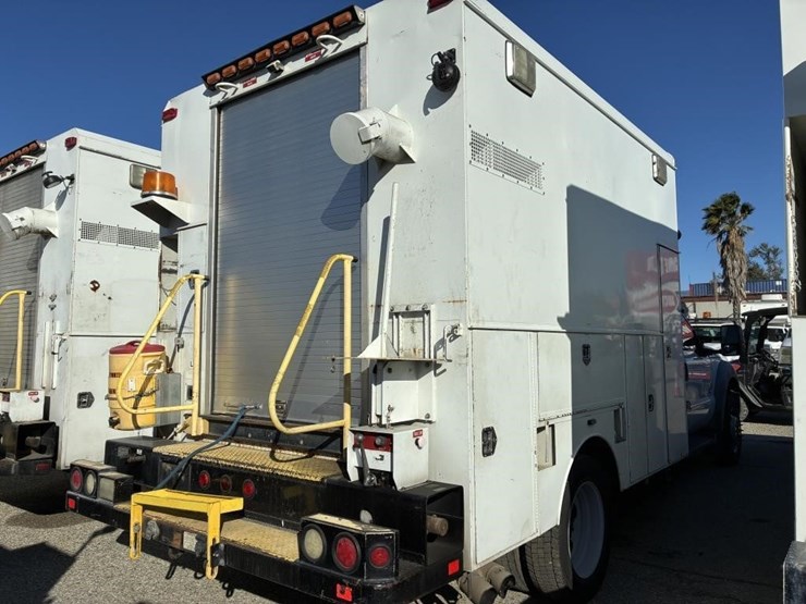 2011-ford-f550-image-3