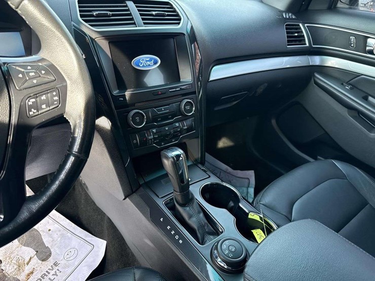 2016-ford-explorer-xlt-image-14