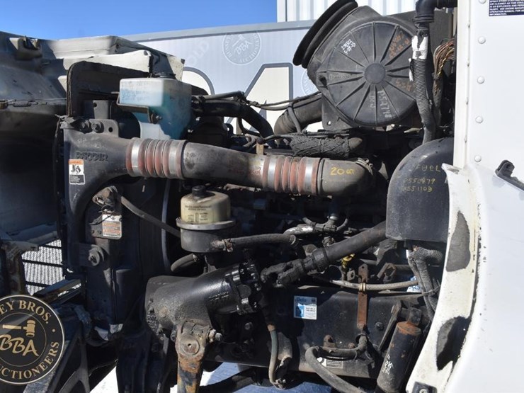 2012-peterbilt-348-image-21