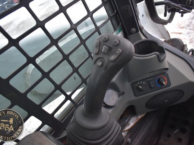 2021-bobcat-t870-image-36