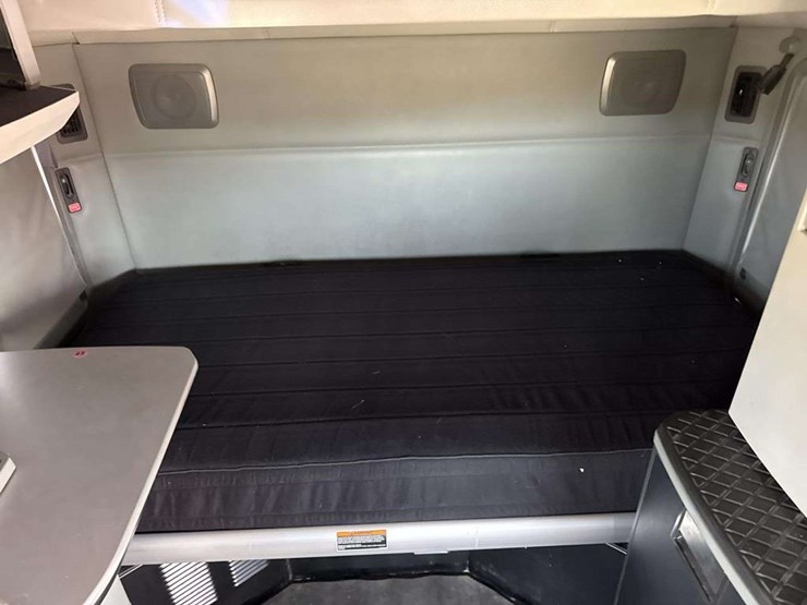 2019-kenworth-t680-image-34