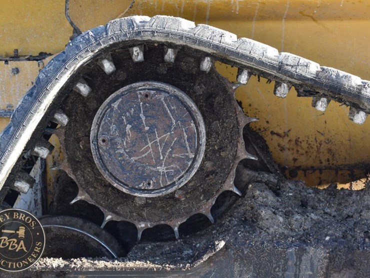 2015-deere-323e-image-34