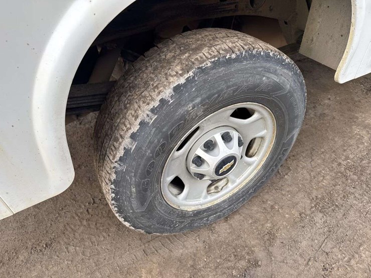 2013-chevrolet-2500-image-21