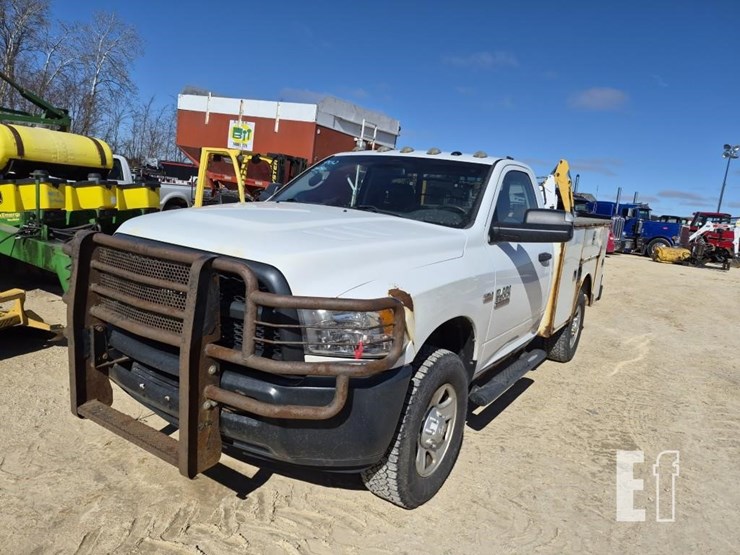 2014-dodge-ram-3500-image-3