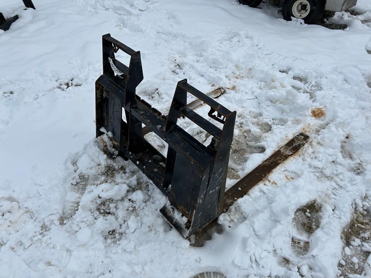 36”-skid-steer-pallet-forks-image-4