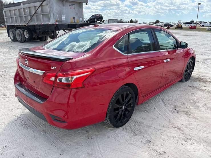 2017-nissan-sentra-sr-sedan-image-3