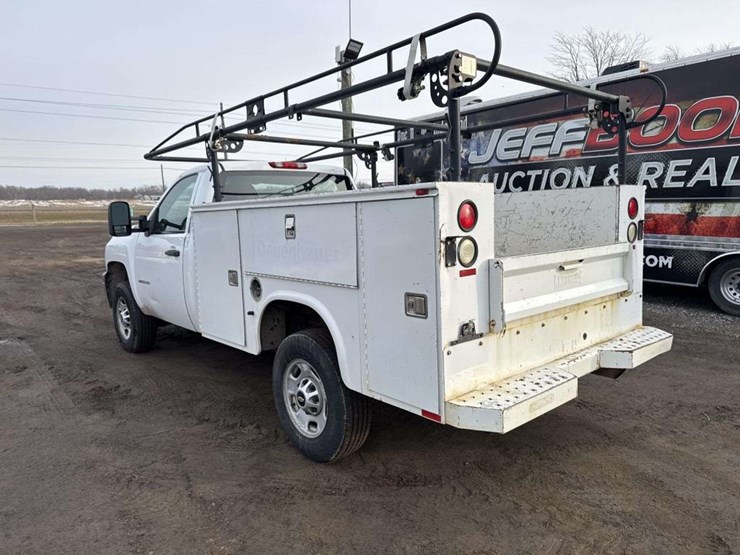 2013-chevrolet-2500-image-3