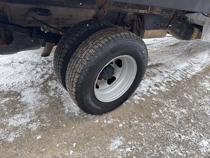 2022-chevrolet-silverado-3500-image-10