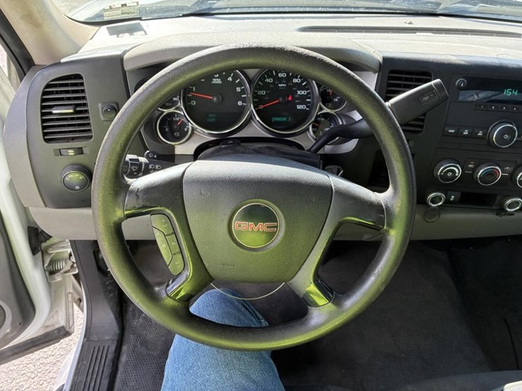 2013-gmc-sierra-2500-image-11