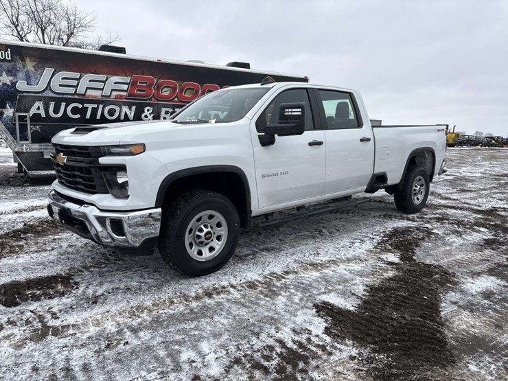 2023-chevrolet-3500-image-1