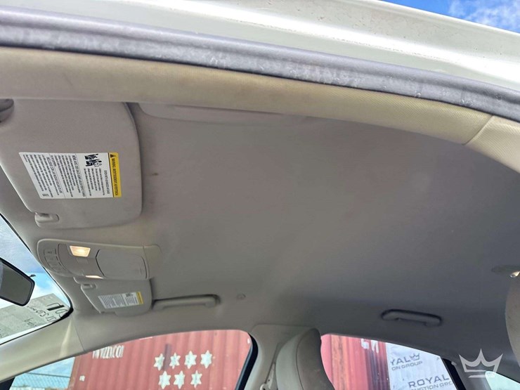 2017-ford-fusion-hybrid-sedan-image-16