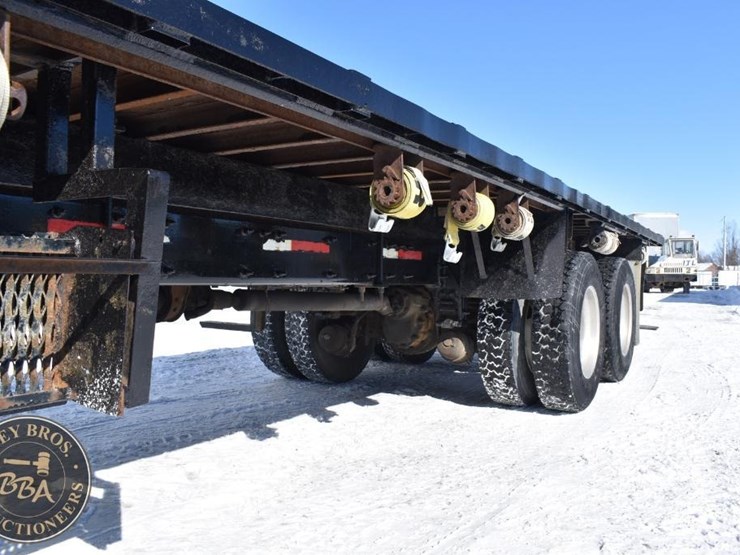 2012-peterbilt-348-image-10