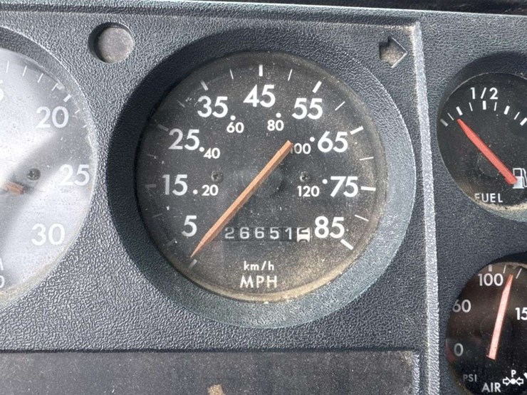 2000-freightliner-fld112-image-28