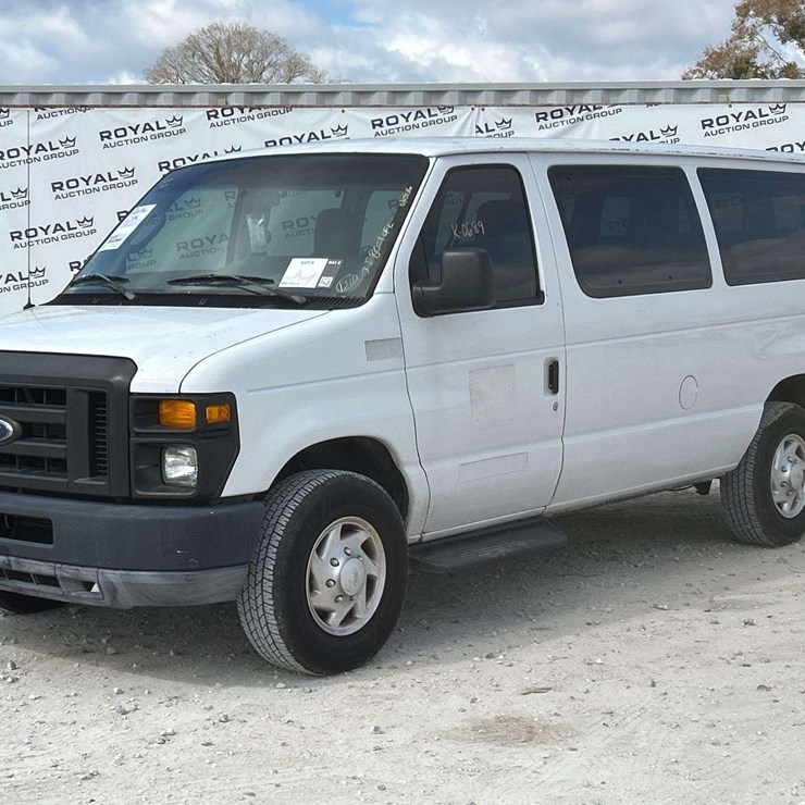 2011 FORD E350