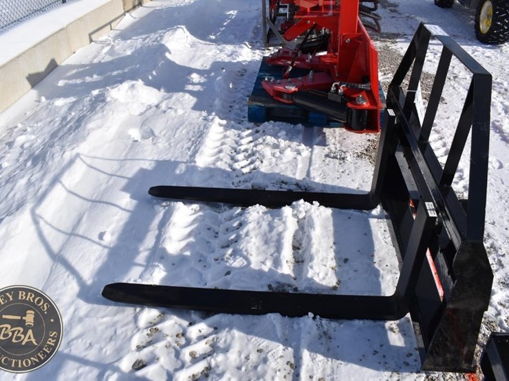 agt-industrial-pallet-fork-attachment-41844-image-3