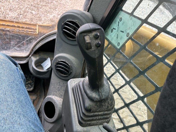 2020-caterpillar-279d3-image-24