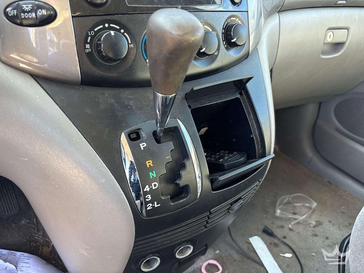 2006-toyota-sierra-ce-van-image-19