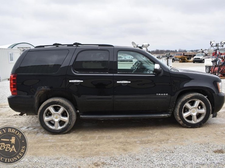 2013-chevrolet-tahoe-ls-image-10