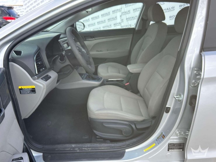 2017-hyundai-elantra-sedan-image-12