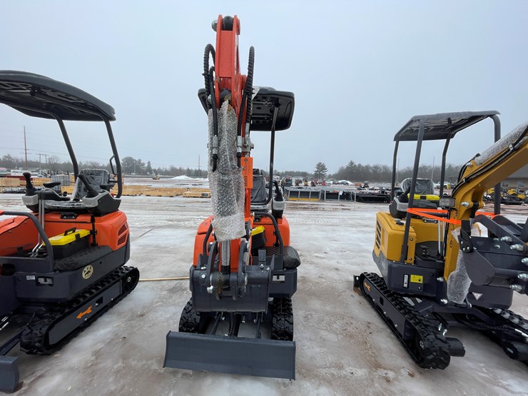 #5402-•-me18-mini-excavator-image-2