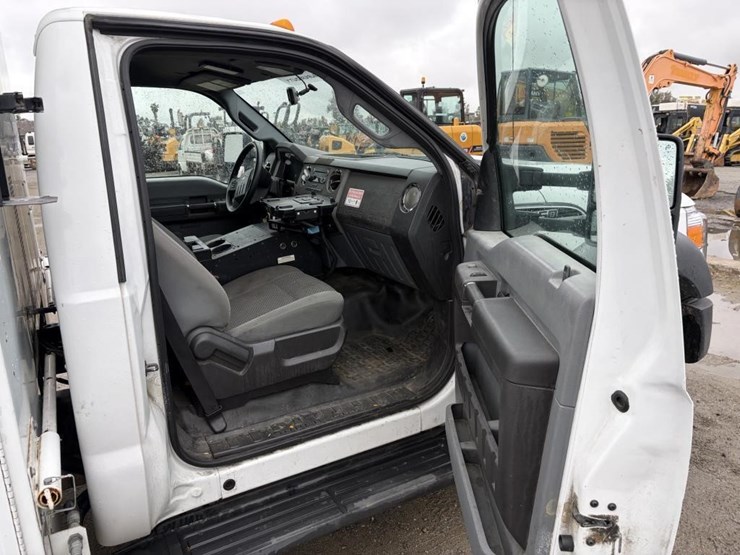 2011-ford-f550-image-9