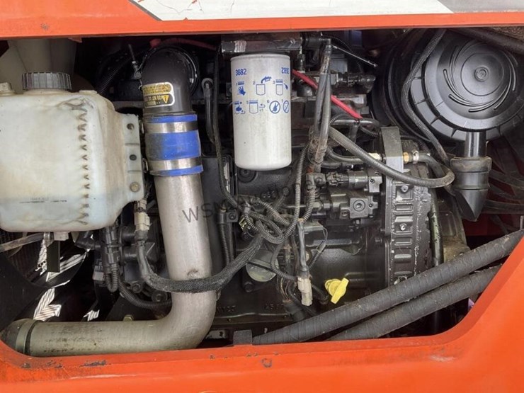 2012-jlg-8042-image-12