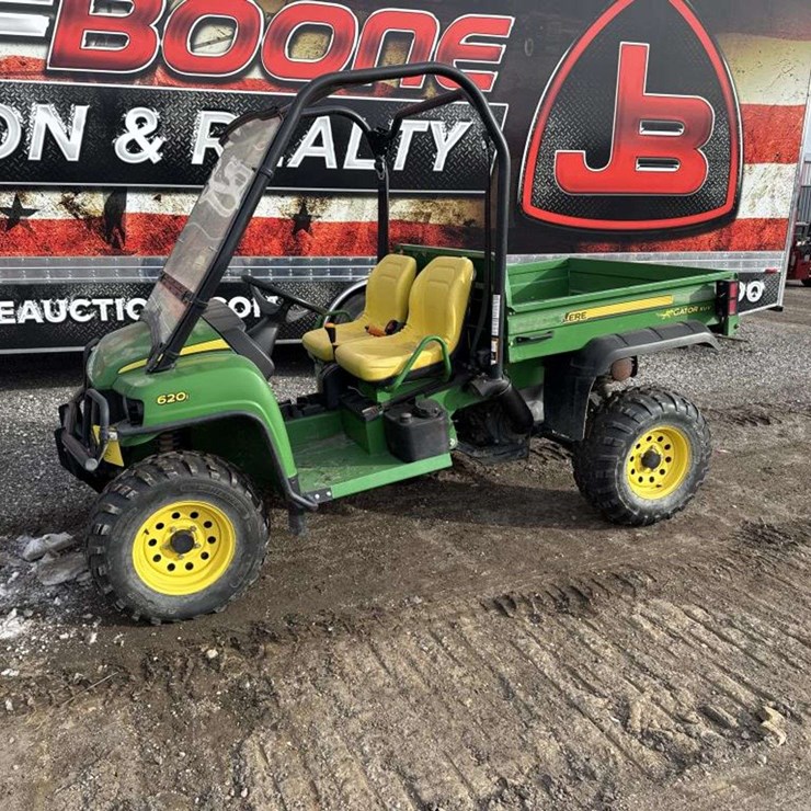 JOHN DEERE GATOR