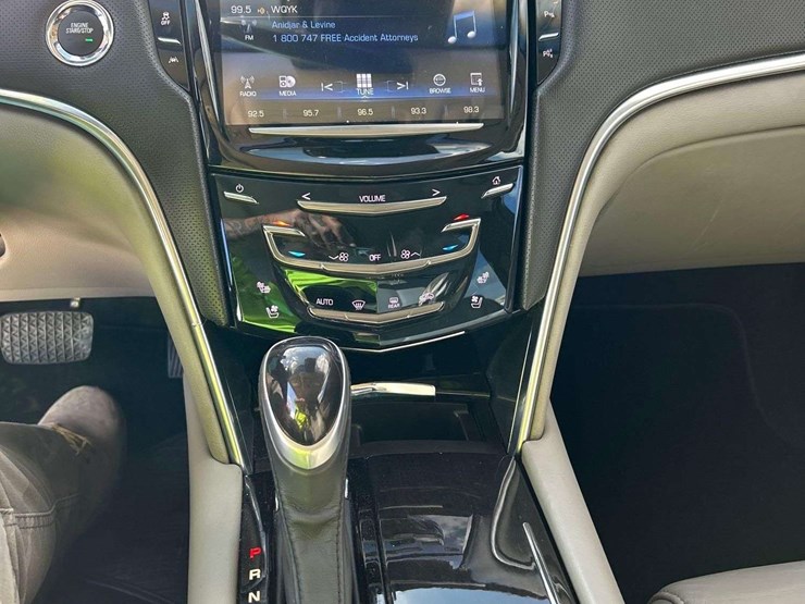 2016-cadillac-xts-sedan-image-18