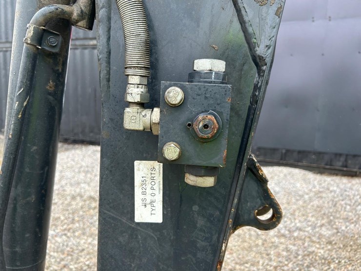 2022-deere-30g-image-11