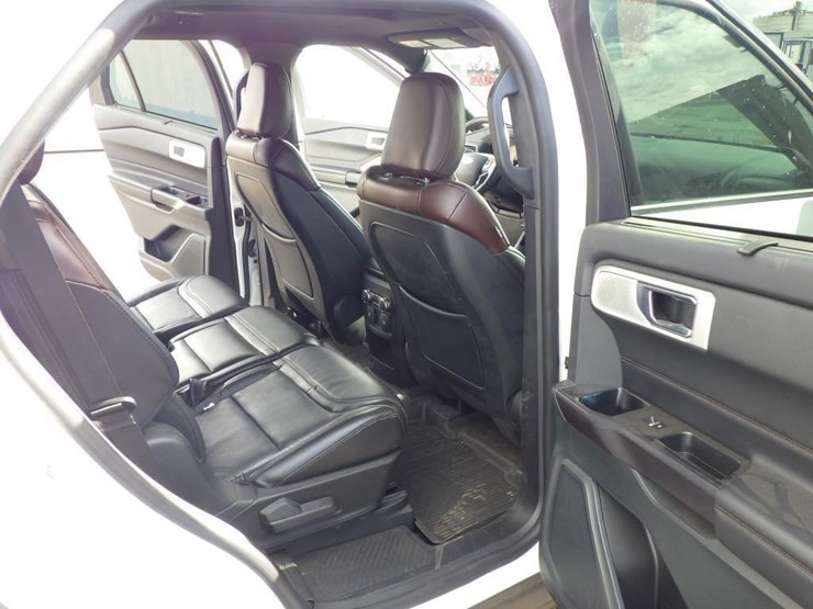 2020-ford-explorer-image-8