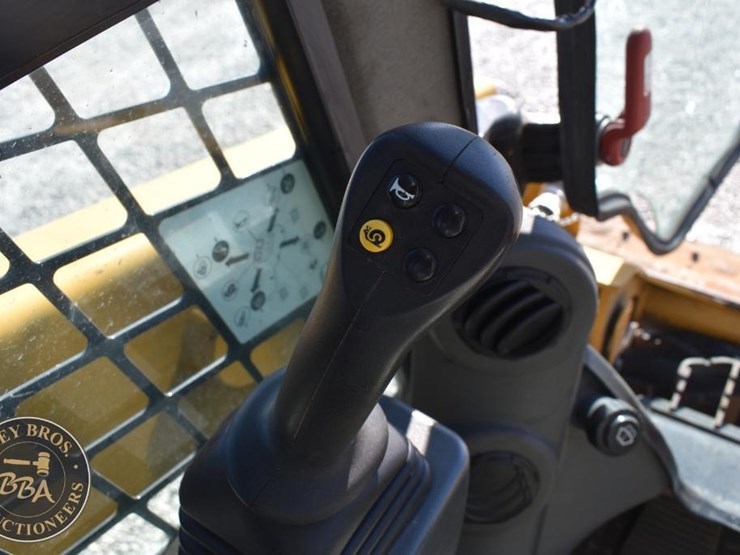 2020-caterpillar-259d3-image-50