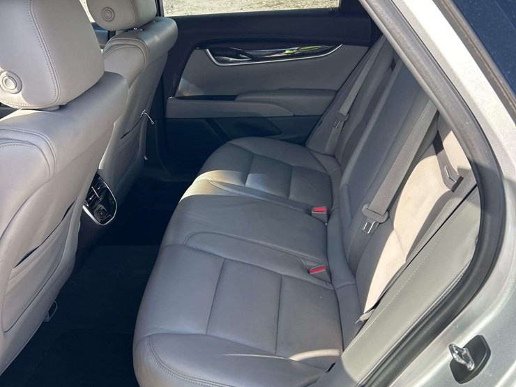 2016-cadillac-xts-sedan-image-23