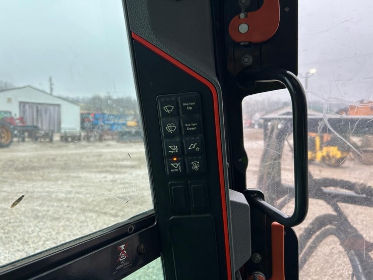 2022-bobcat-t76-image-24