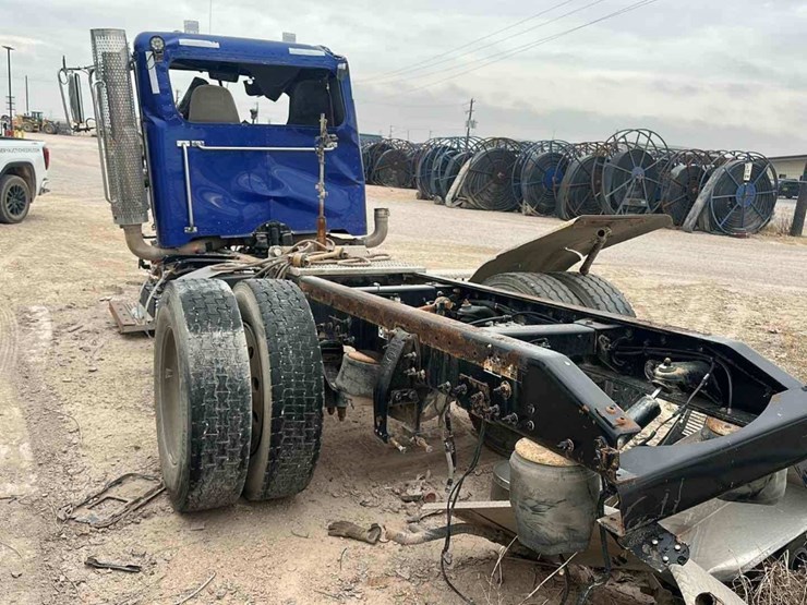 2017-peterbilt-389-image-4