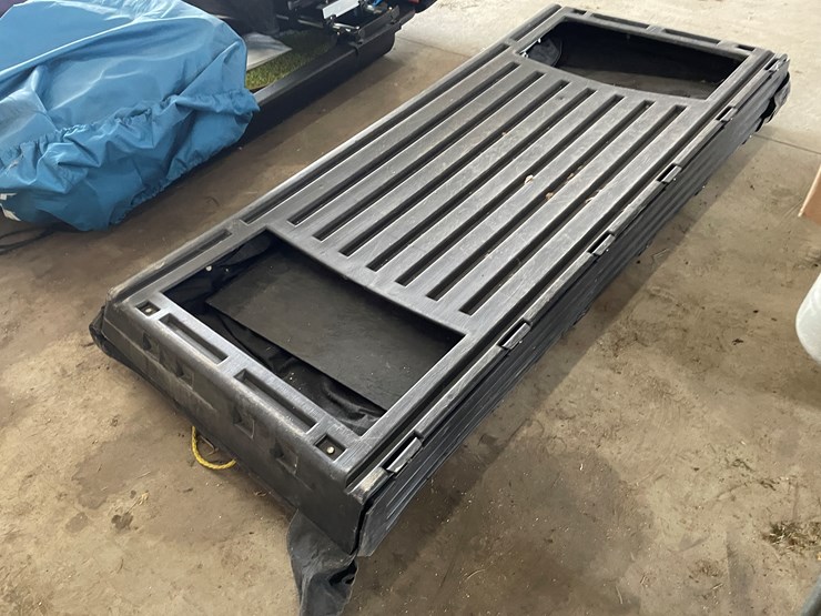 #7637-•-frabill-ice-fishing-shack-image-1