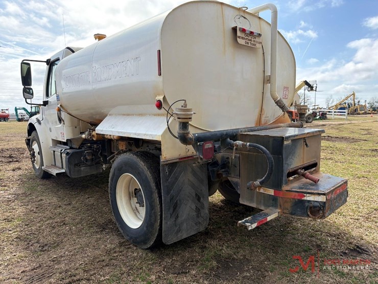 2018-freightlinerwater-truck-image-3