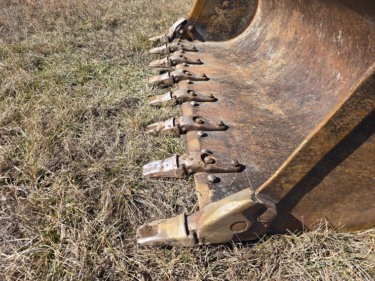 2015-caterpillar-953d-image-37