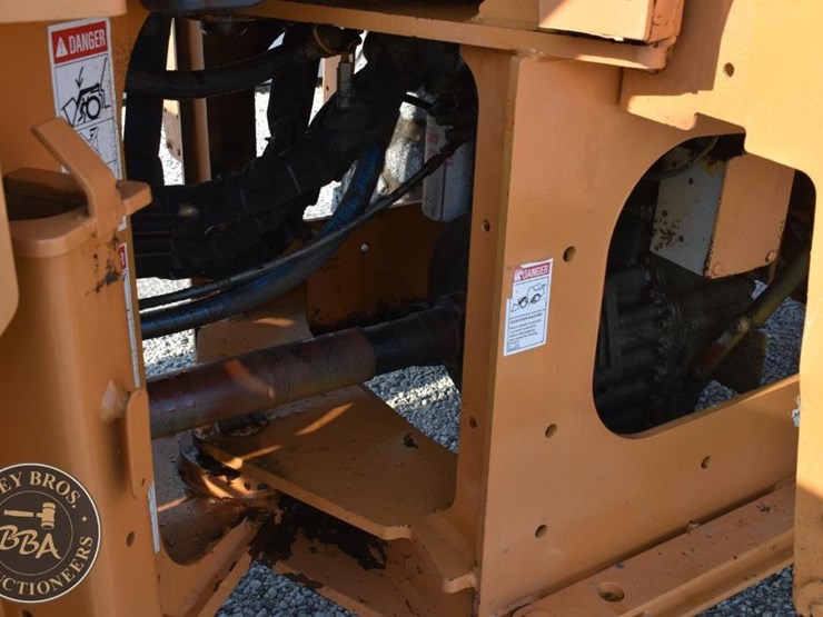 2003-case-621d-xt-image-17