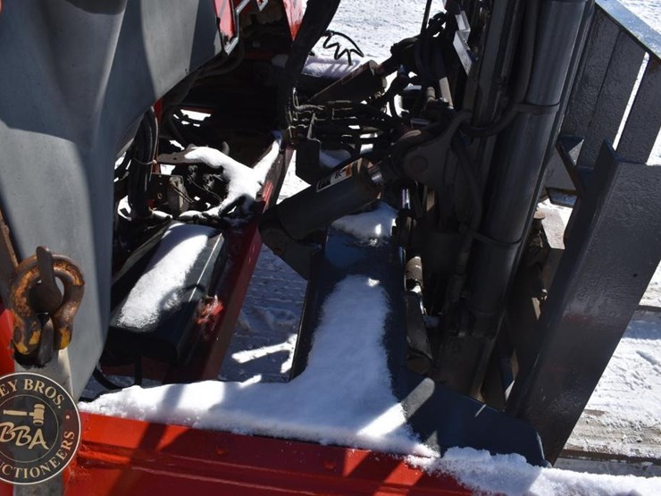 2015-moffett-m50-image-13