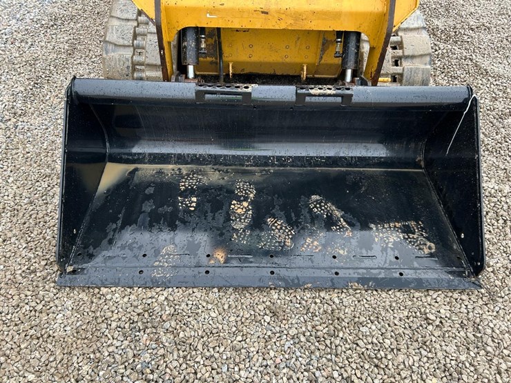 2015-caterpillar-259d-image-9